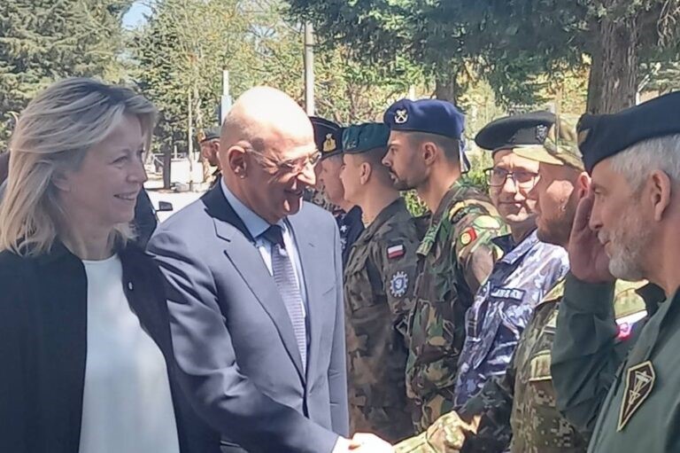 Στην 1η Στρατιά ο Ν. Δένδιας με την Ολλανδή ομόλογό του